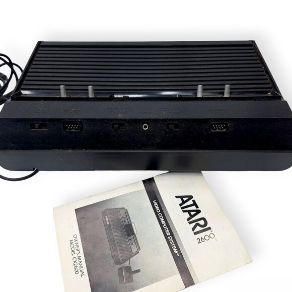 VTG Vintage 1980s Atari 2600 Video Computer System Console w/ Joystick & Manual - Picture 9 of 11